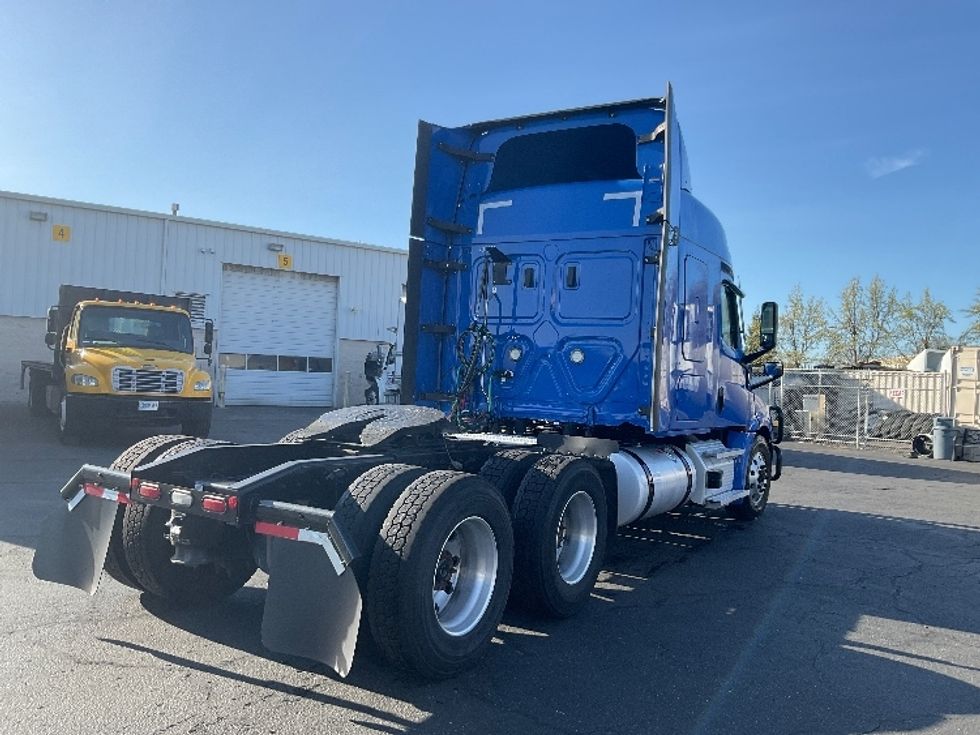 Sleeper Tractor-Heavy Duty Tractors-Freightliner-2022-T12664ST-West Sacramento-CA-345,264\n\t\tmiles-$ 96,500 - Image 7