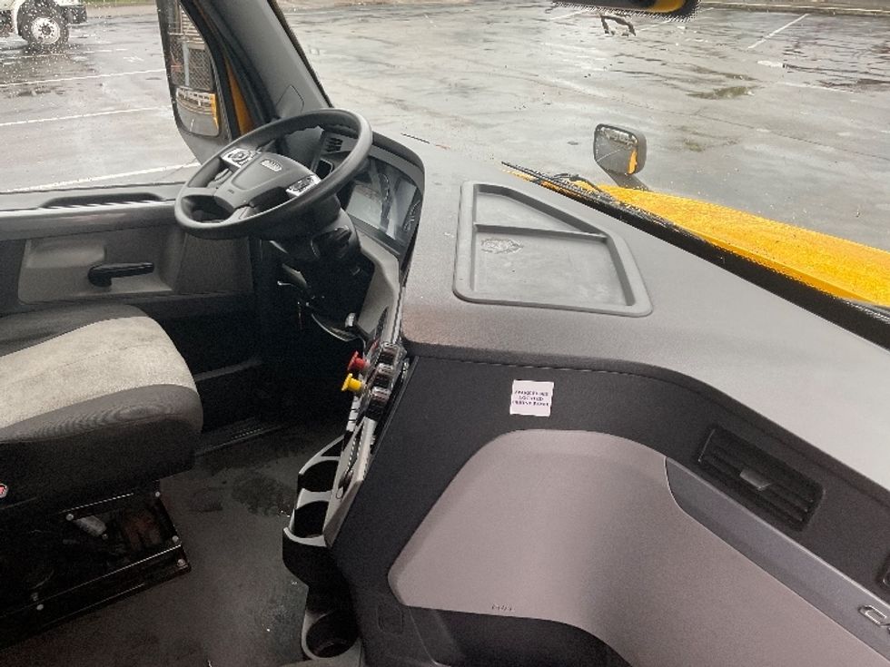 Sleeper Tractor-Heavy Duty Tractors-Freightliner-2022-T12664ST-West Sacramento-CA-411,364\n\t\tmiles-$ 83,500 - Image 15