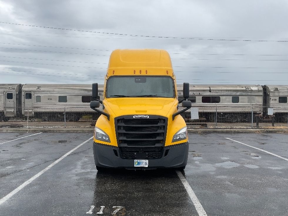 Sleeper Tractor-Heavy Duty Tractors-Freightliner-2022-T12664ST-West Sacramento-CA-411,364\n\t\tmiles-$ 83,500 - Image 2
