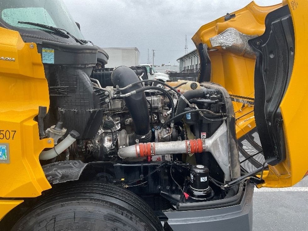 Sleeper Tractor-Heavy Duty Tractors-Freightliner-2022-T12664ST-West Sacramento-CA-411,364\n\t\tmiles-$ 83,500 - Image 20