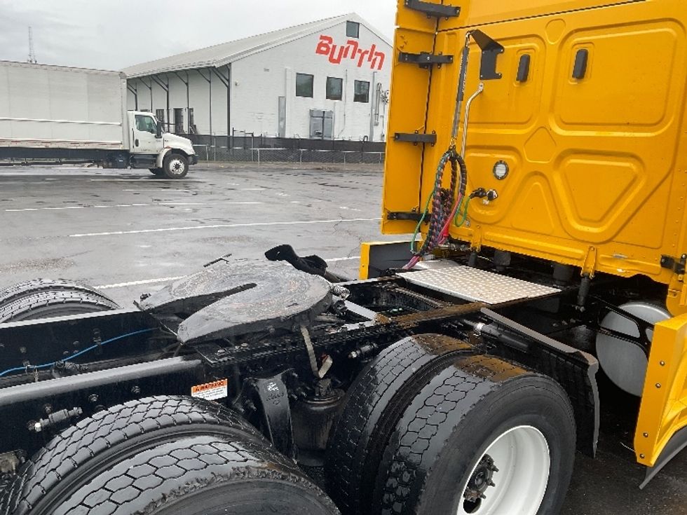 Sleeper Tractor-Heavy Duty Tractors-Freightliner-2022-T12664ST-West Sacramento-CA-411,364\n\t\tmiles-$ 83,500 - Image 23