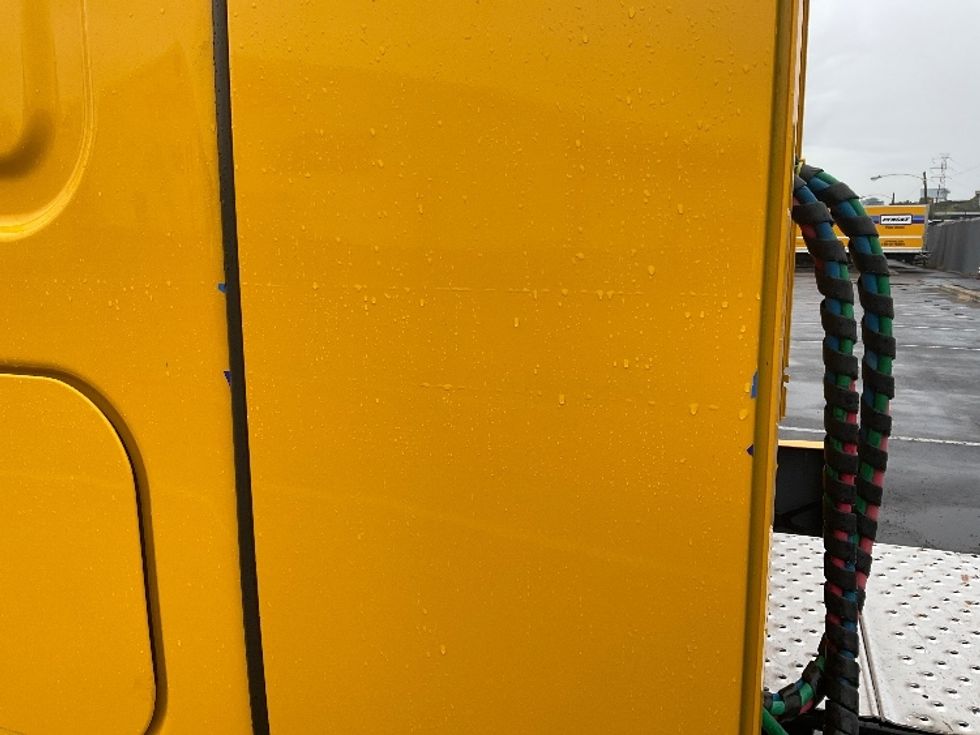 Sleeper Tractor-Heavy Duty Tractors-Freightliner-2022-T12664ST-West Sacramento-CA-411,364\n\t\tmiles-$ 83,500 - Image 24