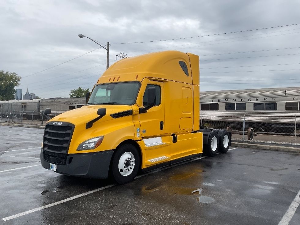 Sleeper Tractor-Heavy Duty Tractors-Freightliner-2022-T12664ST-West Sacramento-CA-411,364\n\t\tmiles-$ 83,500 - Image 3