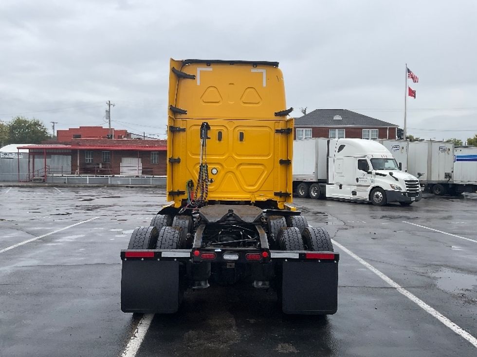 Sleeper Tractor-Heavy Duty Tractors-Freightliner-2022-T12664ST-West Sacramento-CA-411,364\n\t\tmiles-$ 83,500 - Image 6