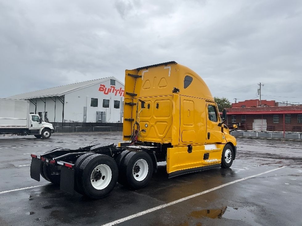 Sleeper Tractor-Heavy Duty Tractors-Freightliner-2022-T12664ST-West Sacramento-CA-411,364\n\t\tmiles-$ 83,500 - Image 7
