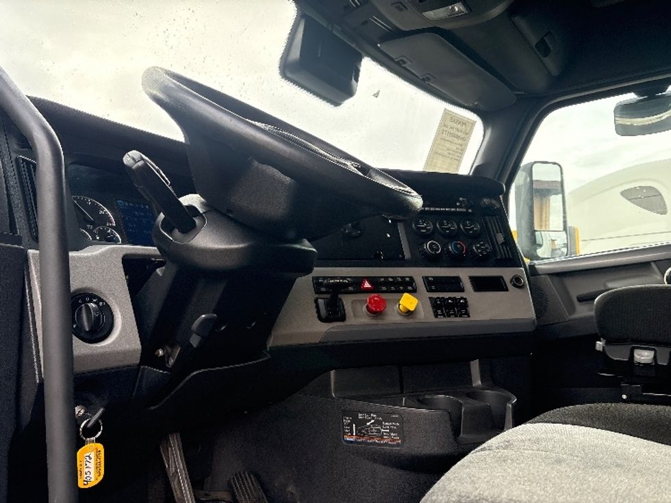 Sleeper Tractor-Heavy Duty Tractors-Freightliner-2022-T12664ST-West Sacramento-CA-426,580\n\t\tmiles-$ 82,750 - Image 10