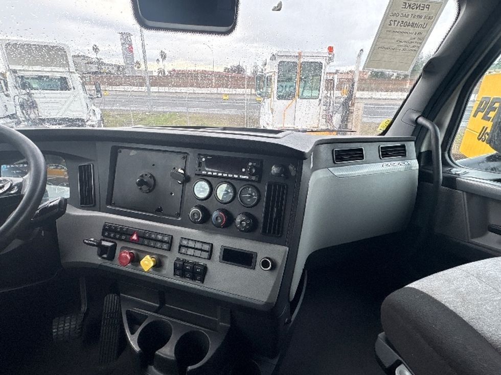 Sleeper Tractor-Heavy Duty Tractors-Freightliner-2022-T12664ST-West Sacramento-CA-426,580\n\t\tmiles-$ 82,750 - Image 12