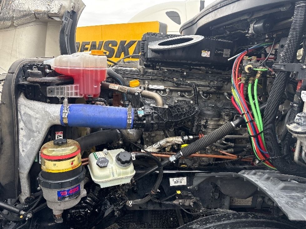 Sleeper Tractor-Heavy Duty Tractors-Freightliner-2022-T12664ST-West Sacramento-CA-426,580\n\t\tmiles-$ 82,750 - Image 21