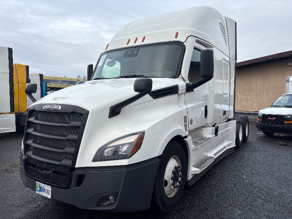 Sleeper Tractor-Heavy Duty Tractors-Freightliner-2022-T12664ST-West Sacramento-CA-426,580\n\t\tmiles-$ 82,750 - Image 3