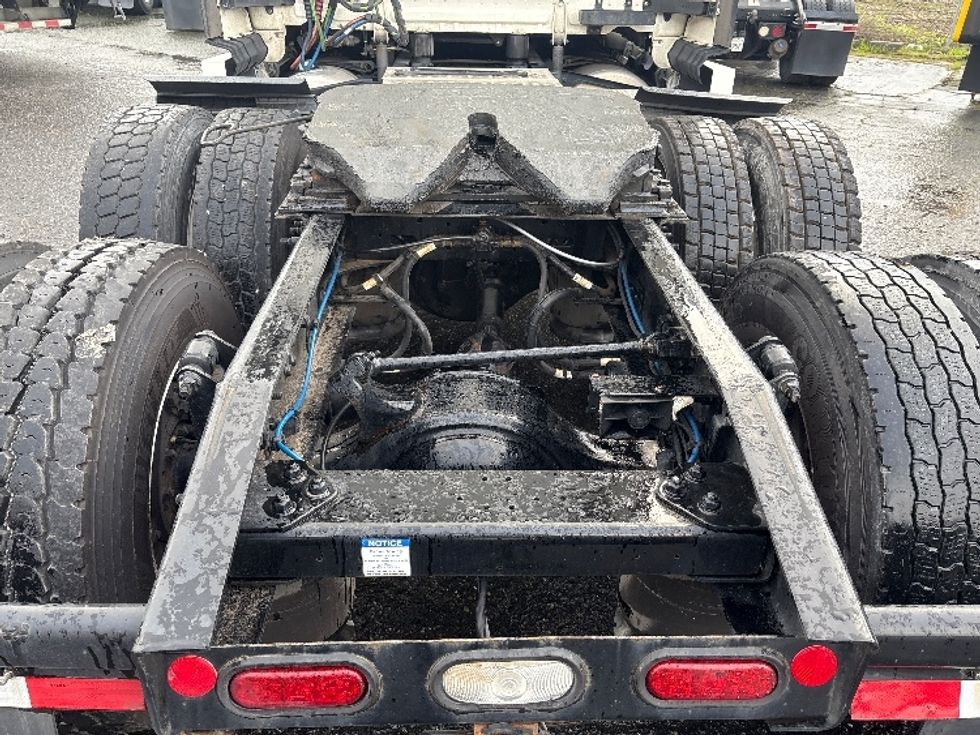 Sleeper Tractor-Heavy Duty Tractors-Freightliner-2022-T12664ST-West Sacramento-CA-426,580\n\t\tmiles-$ 82,750 - Image 6