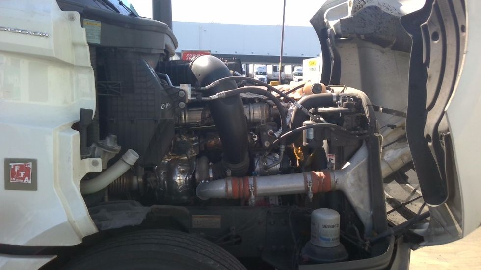 Sleeper Tractor-Heavy Duty Tractors-Freightliner-2022-T12664ST-West Sacramento-CA-493,258\n\t\tmiles-$ 79,250 - Image 19