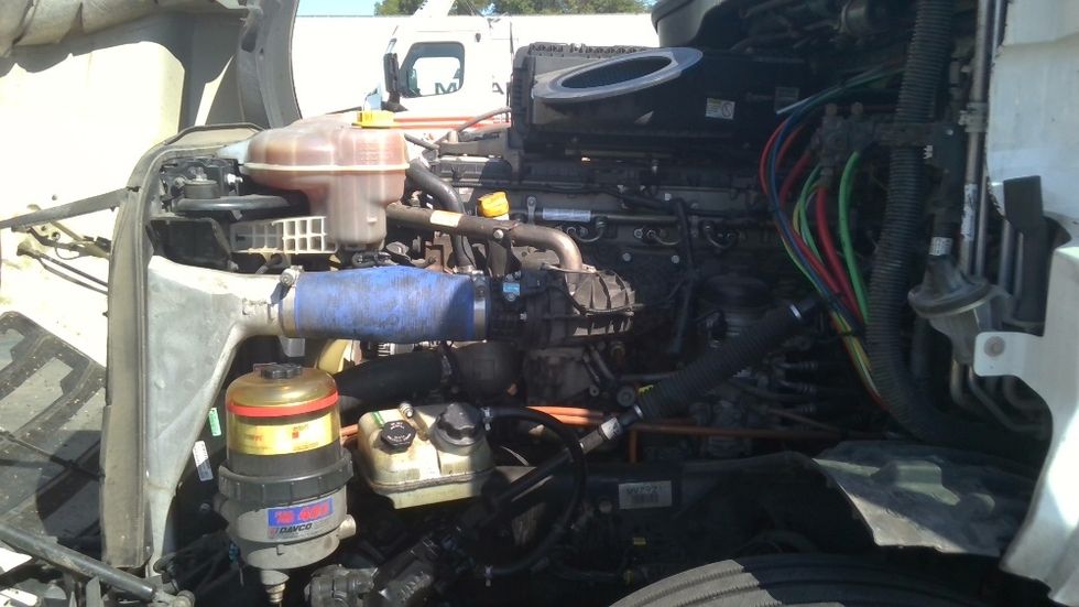 Sleeper Tractor-Heavy Duty Tractors-Freightliner-2022-T12664ST-West Sacramento-CA-493,258\n\t\tmiles-$ 79,250 - Image 20