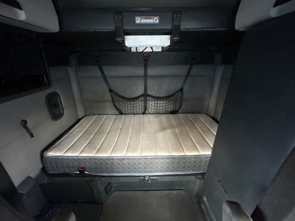 Sleeper Tractor-Heavy Duty Tractors-Freightliner-2022-T12664ST-West Sacramento-CA-497,599\n\t\tmiles-$ 76,750 - Image 16