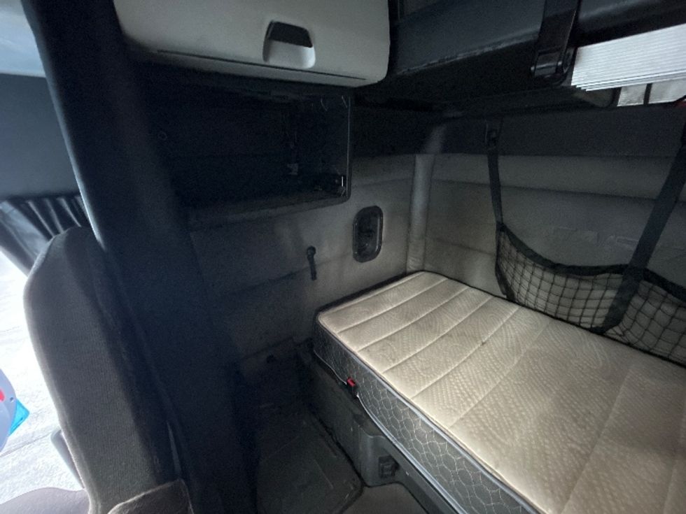 Sleeper Tractor-Heavy Duty Tractors-Freightliner-2022-T12664ST-West Sacramento-CA-497,599\n\t\tmiles-$ 76,750 - Image 19