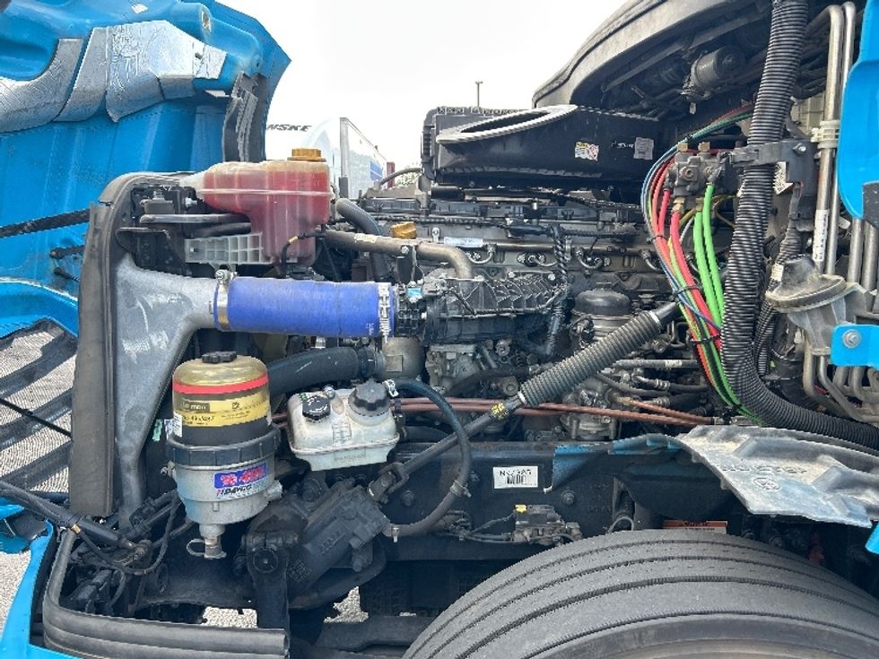 Sleeper Tractor-Heavy Duty Tractors-Freightliner-2022-T12664ST-West Sacramento-CA-497,599\n\t\tmiles-$ 76,750 - Image 21