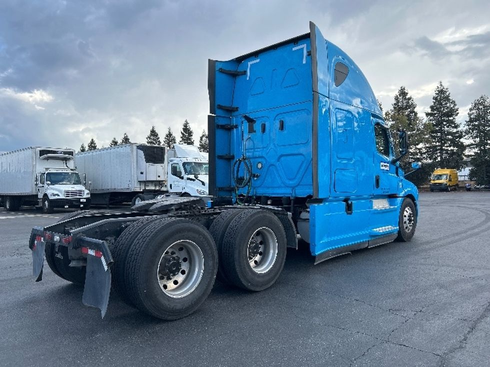 Sleeper Tractor-Heavy Duty Tractors-Freightliner-2022-T12664ST-West Sacramento-CA-497,599\n\t\tmiles-$ 76,750 - Image 7