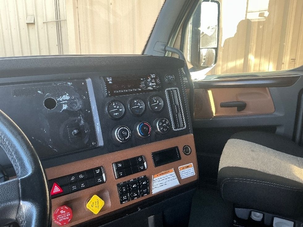 Sleeper Tractor-Heavy Duty Tractors-Freightliner-2022-T12664ST-West Sacramento-CA-578,022\n\t\tmiles-$ 70,000 - Image 12