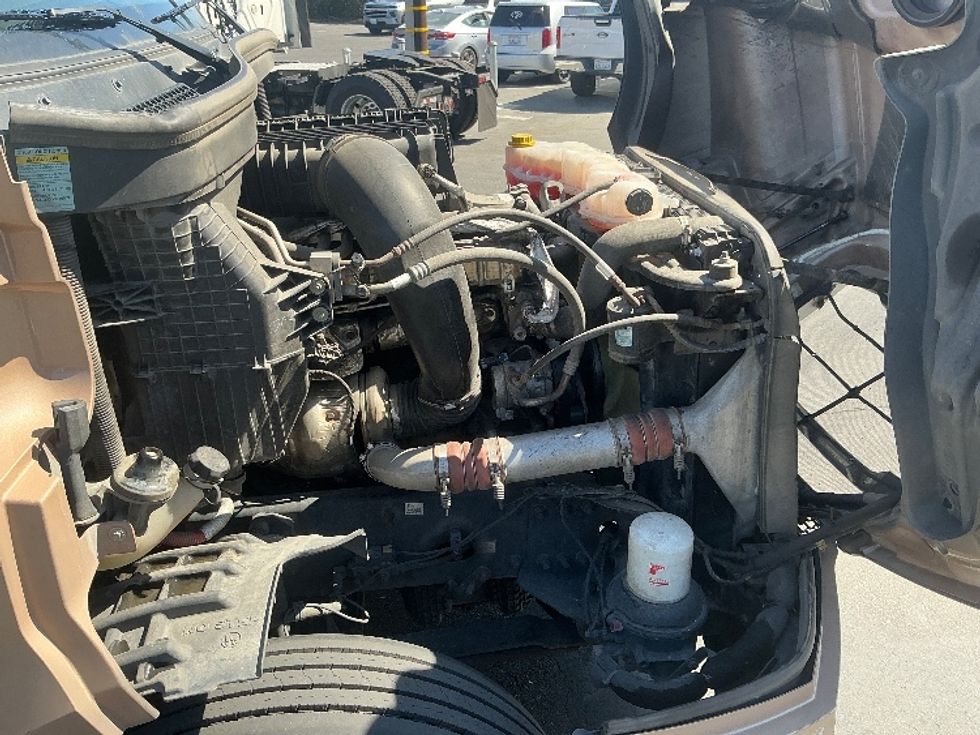 Sleeper Tractor-Heavy Duty Tractors-Freightliner-2022-T12664ST-West Sacramento-CA-578,022\n\t\tmiles-$ 70,000 - Image 20