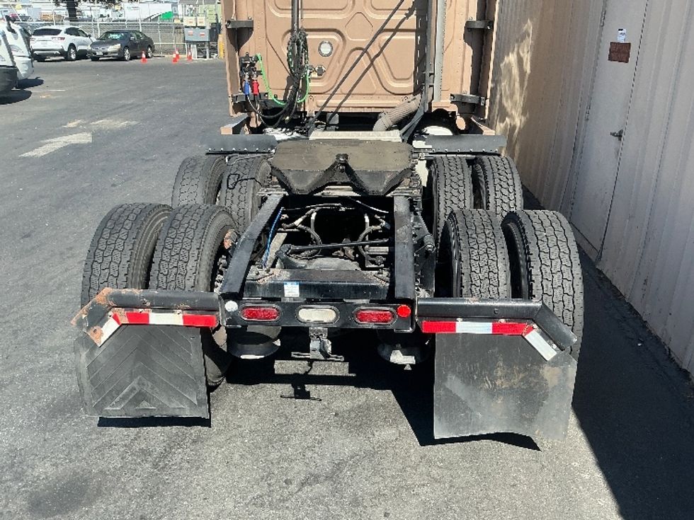 Sleeper Tractor-Heavy Duty Tractors-Freightliner-2022-T12664ST-West Sacramento-CA-578,022\n\t\tmiles-$ 70,000 - Image 6