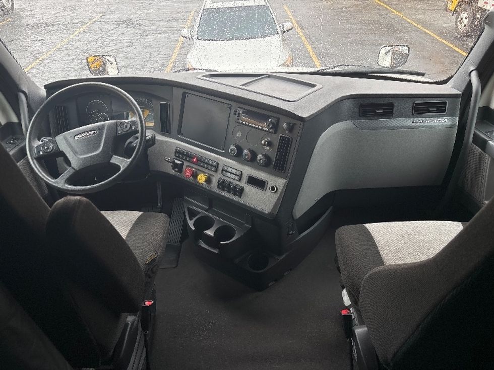 Sleeper Tractor-Heavy Duty Tractors-Freightliner-2022-T12664ST-West Valley City-UT-270,545\n\t\tmiles-$ 88,000 - Image 12