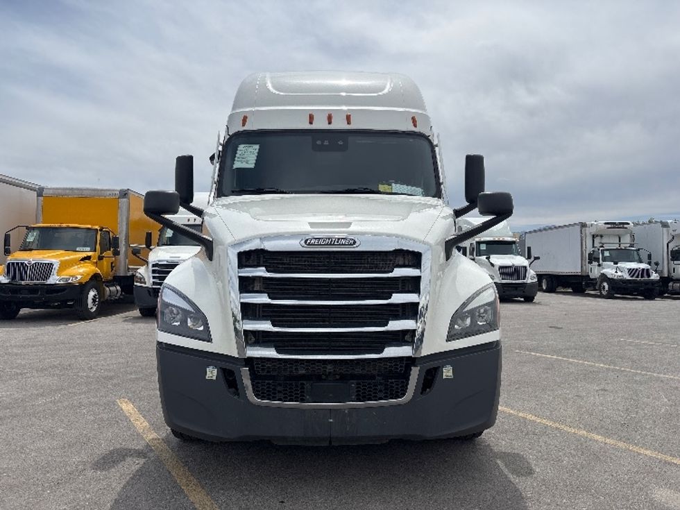 Sleeper Tractor-Heavy Duty Tractors-Freightliner-2022-T12664ST-West Valley City-UT-270,545\n\t\tmiles-$ 88,000 - Image 2