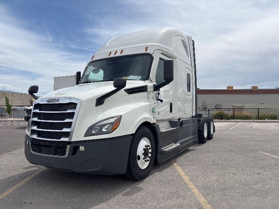 Sleeper Tractor-Heavy Duty Tractors-Freightliner-2022-T12664ST-West Valley City-UT-270,545\n\t\tmiles-$ 88,000 - Image 3