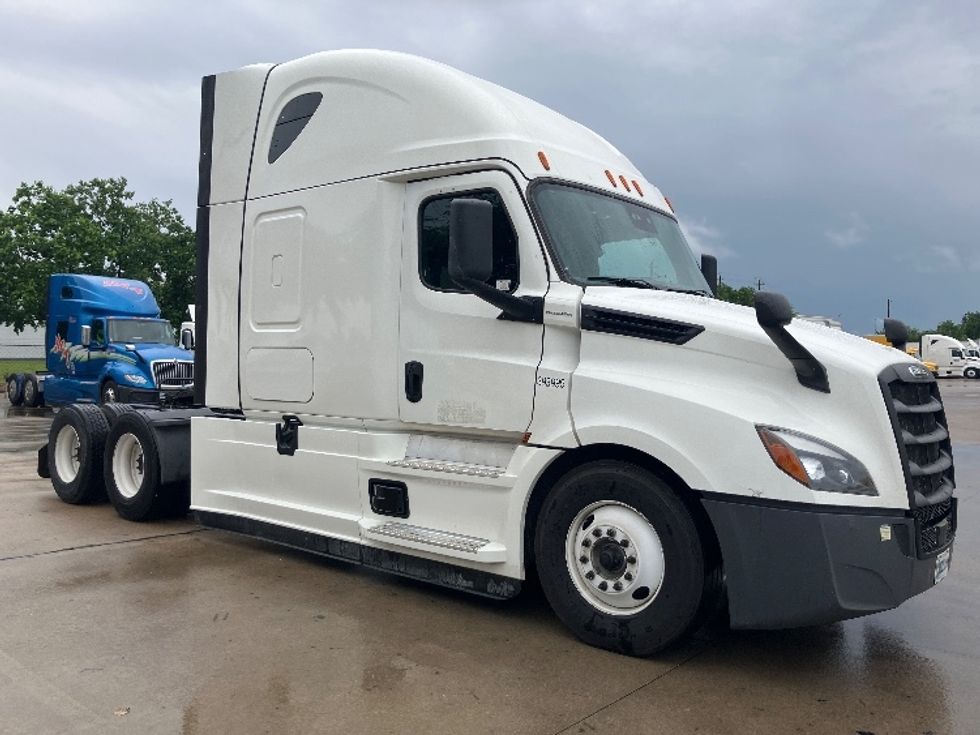 Sleeper Tractor-Heavy Duty Tractors-Freightliner-2022-T12664ST-West Valley City-UT-294,095\n\t\tmiles-$ 104,250 - Image 1
