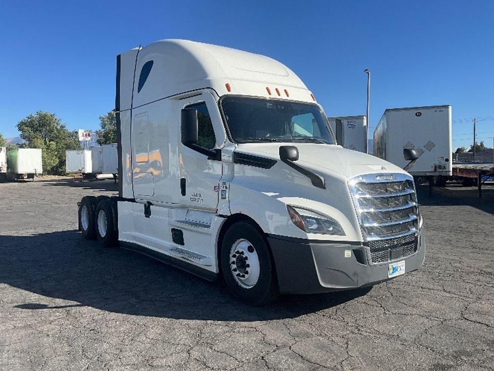 Sleeper Tractor-Heavy Duty Tractors-Freightliner-2022-T12664ST-West Valley City-UT-470,513\n\t\tmiles-$ 80,250 - Image 1