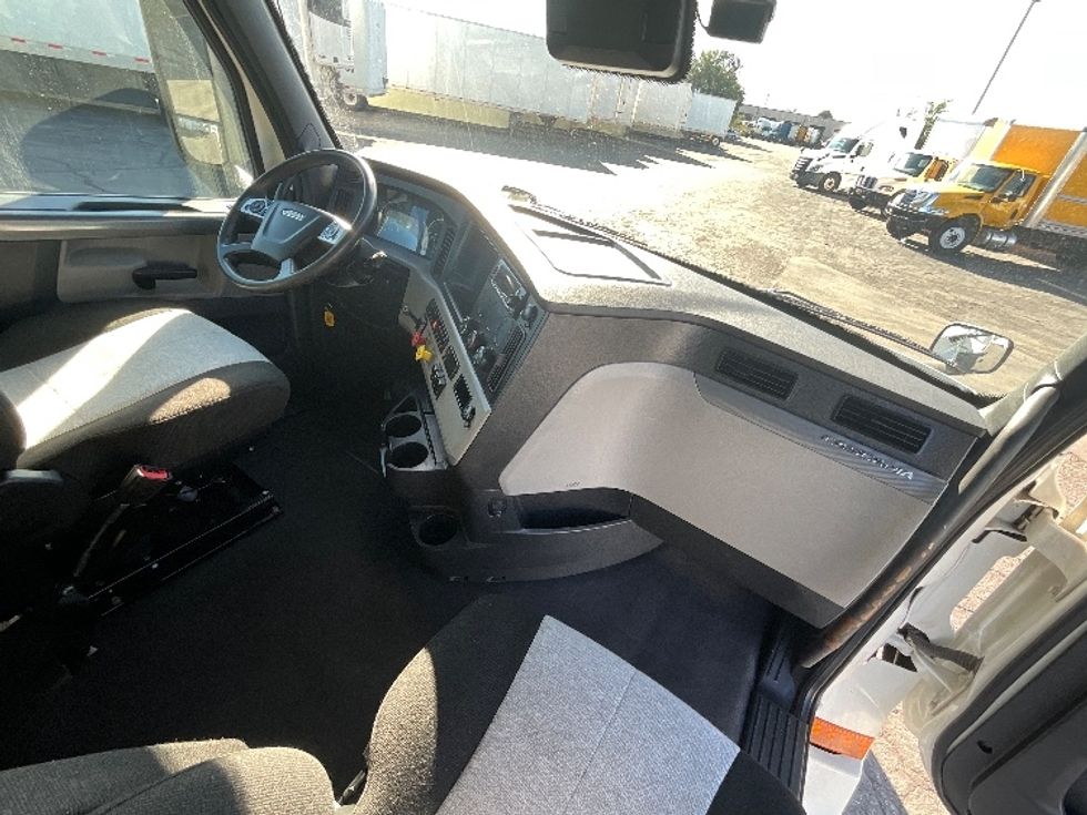 Sleeper Tractor-Heavy Duty Tractors-Freightliner-2022-T12664ST-West Valley City-UT-470,513\n\t\tmiles-$ 80,250 - Image 15