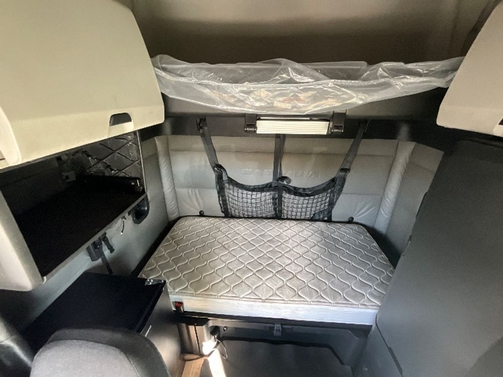 Sleeper Tractor-Heavy Duty Tractors-Freightliner-2022-T12664ST-West Valley City-UT-470,513\n\t\tmiles-$ 80,250 - Image 16