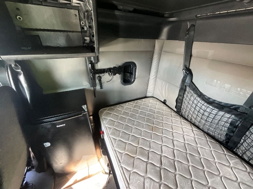 Sleeper Tractor-Heavy Duty Tractors-Freightliner-2022-T12664ST-West Valley City-UT-470,513\n\t\tmiles-$ 80,250 - Image 19