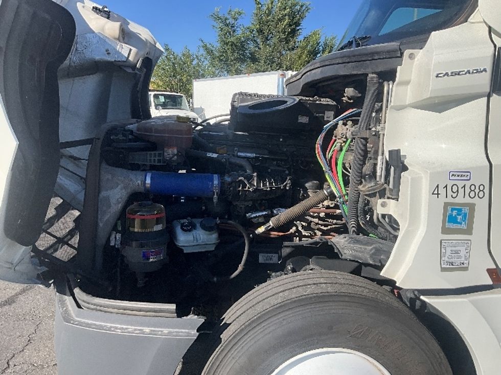 Sleeper Tractor-Heavy Duty Tractors-Freightliner-2022-T12664ST-West Valley City-UT-470,513\n\t\tmiles-$ 80,250 - Image 21