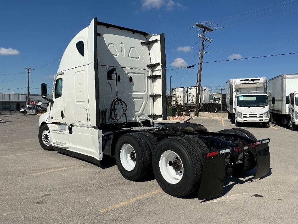 Sleeper Tractor-Heavy Duty Tractors-Freightliner-2022-T12664ST-West Valley City-UT-470,513\n\t\tmiles-$ 80,250 - Image 5