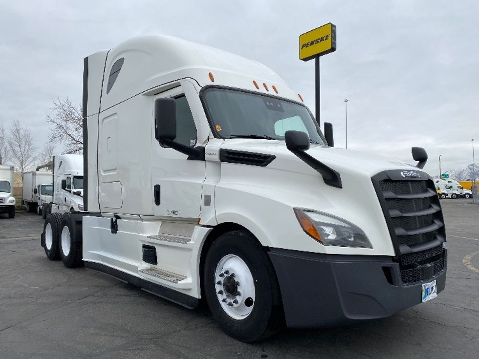 Sleeper Tractor-Heavy Duty Tractors-Freightliner-2022-T12664ST-West Valley City-UT-508,207\n\t\tmiles-$ 80,000 - Image 1