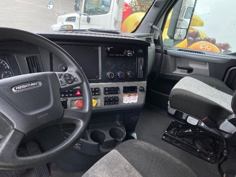 Sleeper Tractor-Heavy Duty Tractors-Freightliner-2022-T12664ST-West Valley City-UT-508,207\n\t\tmiles-$ 80,000 - Image 10