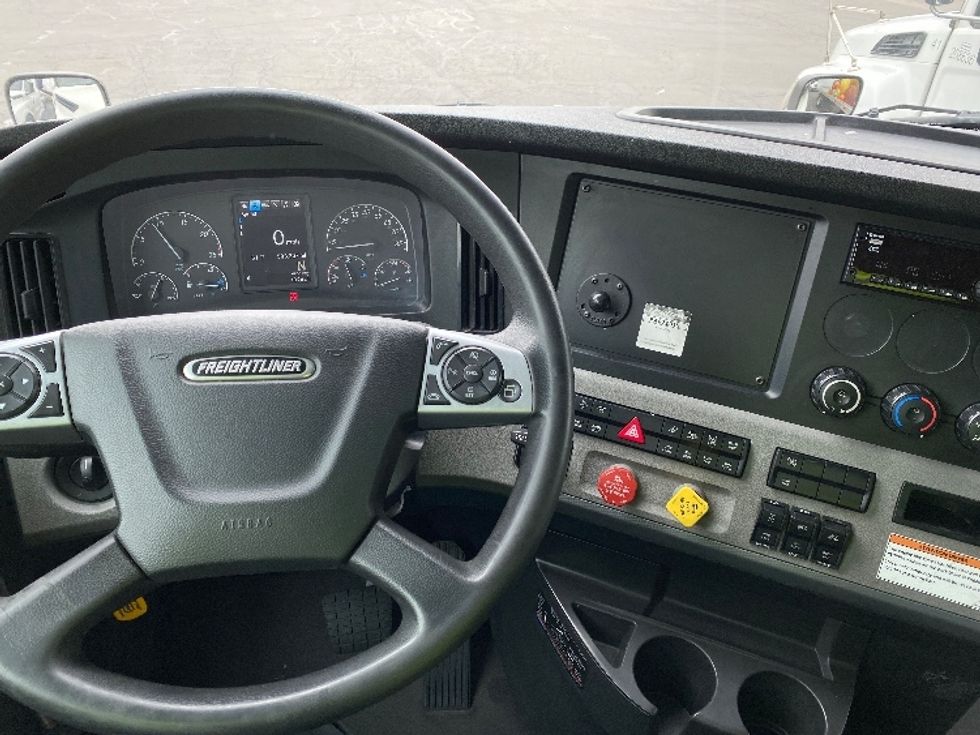 Sleeper Tractor-Heavy Duty Tractors-Freightliner-2022-T12664ST-West Valley City-UT-508,207\n\t\tmiles-$ 80,000 - Image 11