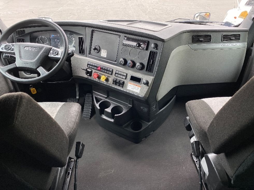 Sleeper Tractor-Heavy Duty Tractors-Freightliner-2022-T12664ST-West Valley City-UT-508,207\n\t\tmiles-$ 80,000 - Image 12