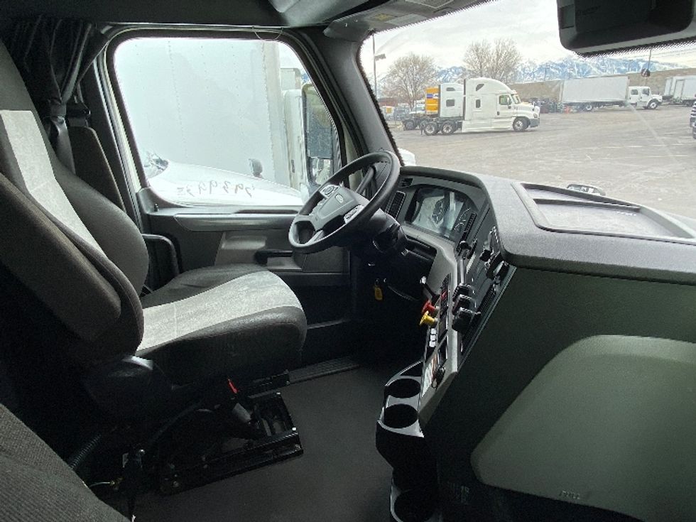 Sleeper Tractor-Heavy Duty Tractors-Freightliner-2022-T12664ST-West Valley City-UT-508,207\n\t\tmiles-$ 80,000 - Image 15