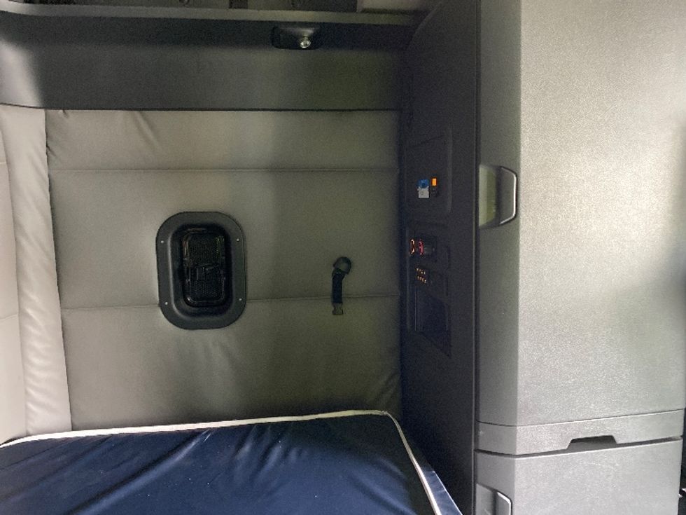 Sleeper Tractor-Heavy Duty Tractors-Freightliner-2022-T12664ST-West Valley City-UT-508,207\n\t\tmiles-$ 80,000 - Image 18