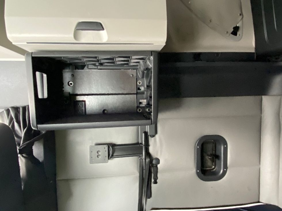 Sleeper Tractor-Heavy Duty Tractors-Freightliner-2022-T12664ST-West Valley City-UT-508,207\n\t\tmiles-$ 80,000 - Image 19