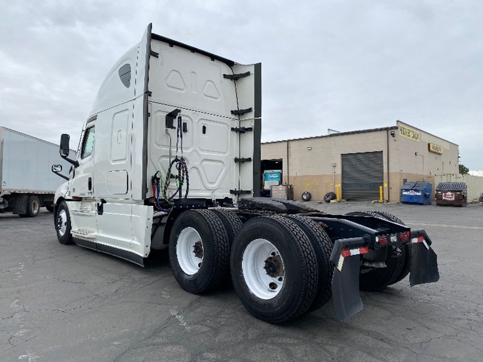 Sleeper Tractor-Heavy Duty Tractors-Freightliner-2022-T12664ST-West Valley City-UT-508,207\n\t\tmiles-$ 80,000 - Image 5