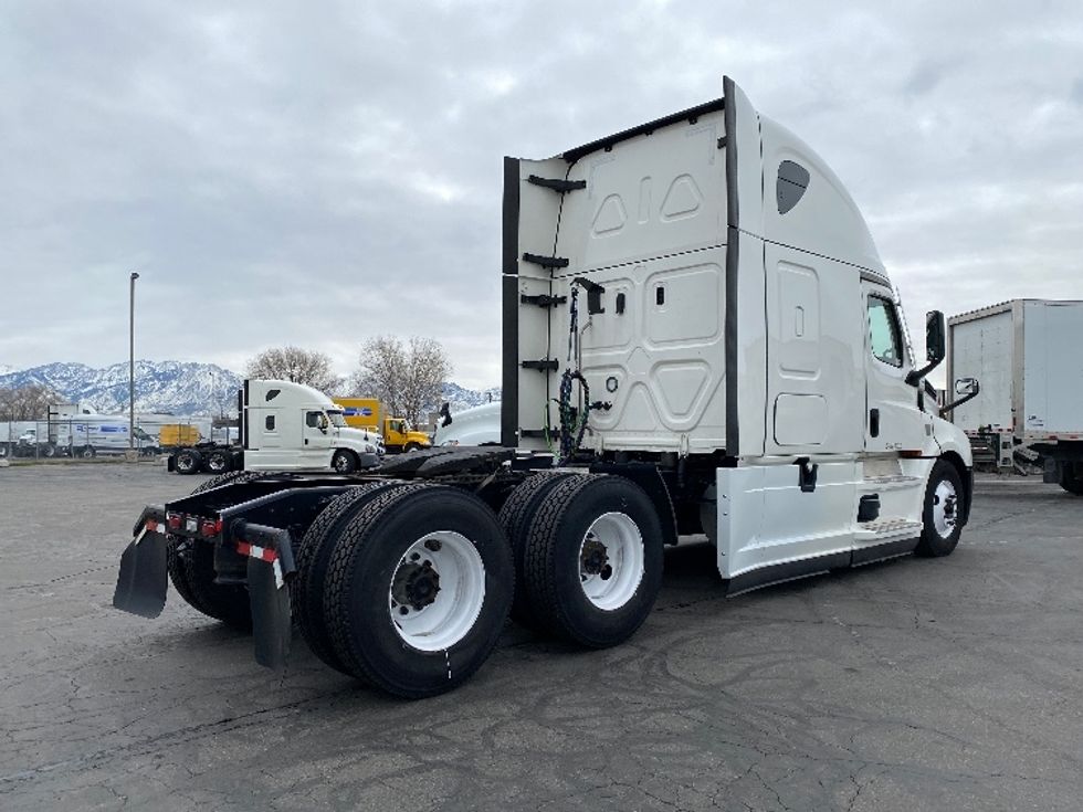 Sleeper Tractor-Heavy Duty Tractors-Freightliner-2022-T12664ST-West Valley City-UT-508,207\n\t\tmiles-$ 80,000 - Image 7