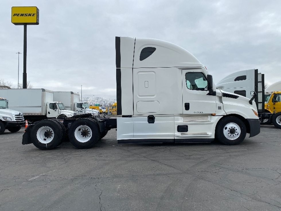 Sleeper Tractor-Heavy Duty Tractors-Freightliner-2022-T12664ST-West Valley City-UT-508,207\n\t\tmiles-$ 80,000 - Image 8