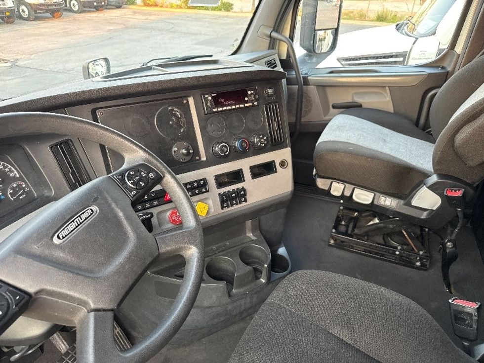 Sleeper Tractor-Heavy Duty Tractors-Freightliner-2022-T12664ST-West Valley City-UT-547,575\n\t\tmiles-$ 70,750 - Image 10