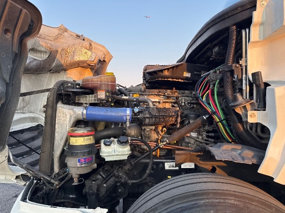Sleeper Tractor-Heavy Duty Tractors-Freightliner-2022-T12664ST-West Valley City-UT-547,575\n\t\tmiles-$ 70,750 - Image 21