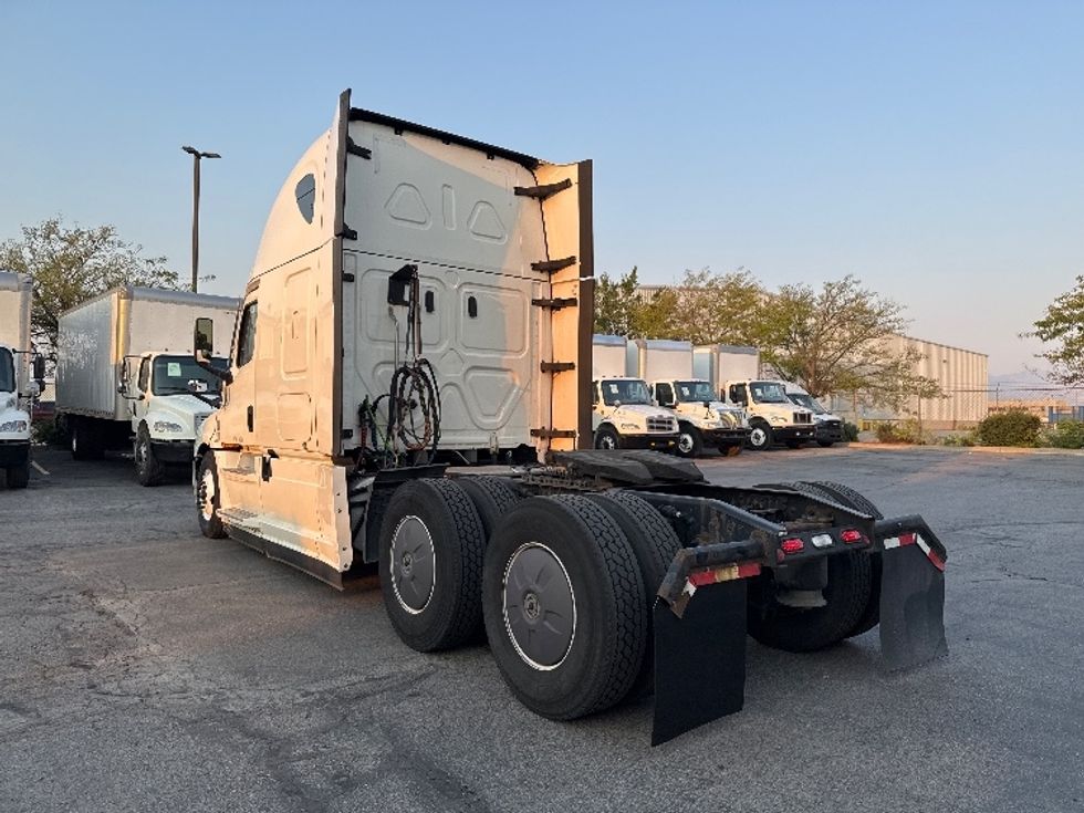 Sleeper Tractor-Heavy Duty Tractors-Freightliner-2022-T12664ST-West Valley City-UT-547,575\n\t\tmiles-$ 70,750 - Image 5