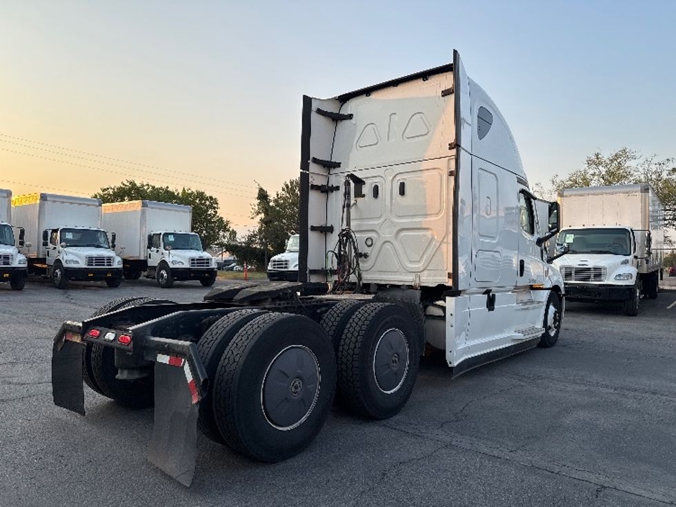 Sleeper Tractor-Heavy Duty Tractors-Freightliner-2022-T12664ST-West Valley City-UT-547,575\n\t\tmiles-$ 70,750 - Image 7