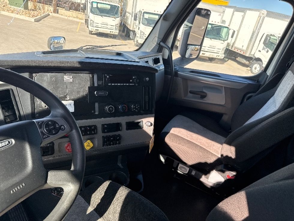 Sleeper Tractor-Heavy Duty Tractors-Freightliner-2022-T12664ST-West Valley City-UT-559,390\n\t\tmiles-$ 69,750 - Image 10