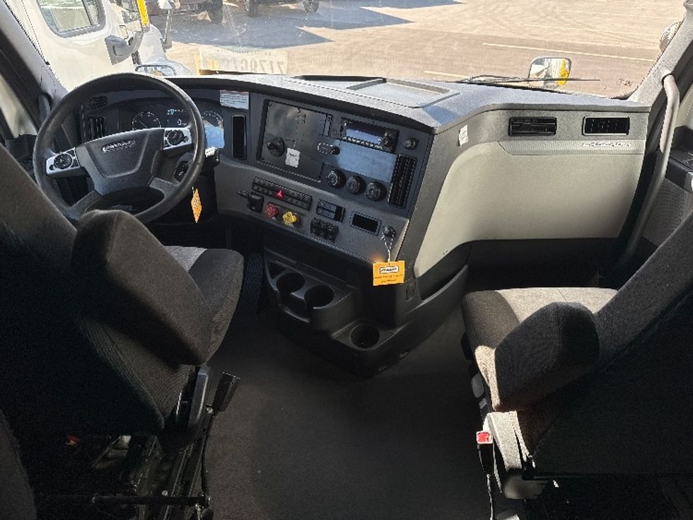 Sleeper Tractor-Heavy Duty Tractors-Freightliner-2022-T12664ST-West Valley City-UT-559,390\n\t\tmiles-$ 69,750 - Image 12