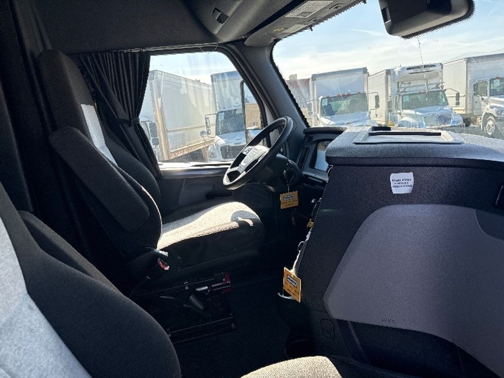 Sleeper Tractor-Heavy Duty Tractors-Freightliner-2022-T12664ST-West Valley City-UT-559,390\n\t\tmiles-$ 69,750 - Image 15